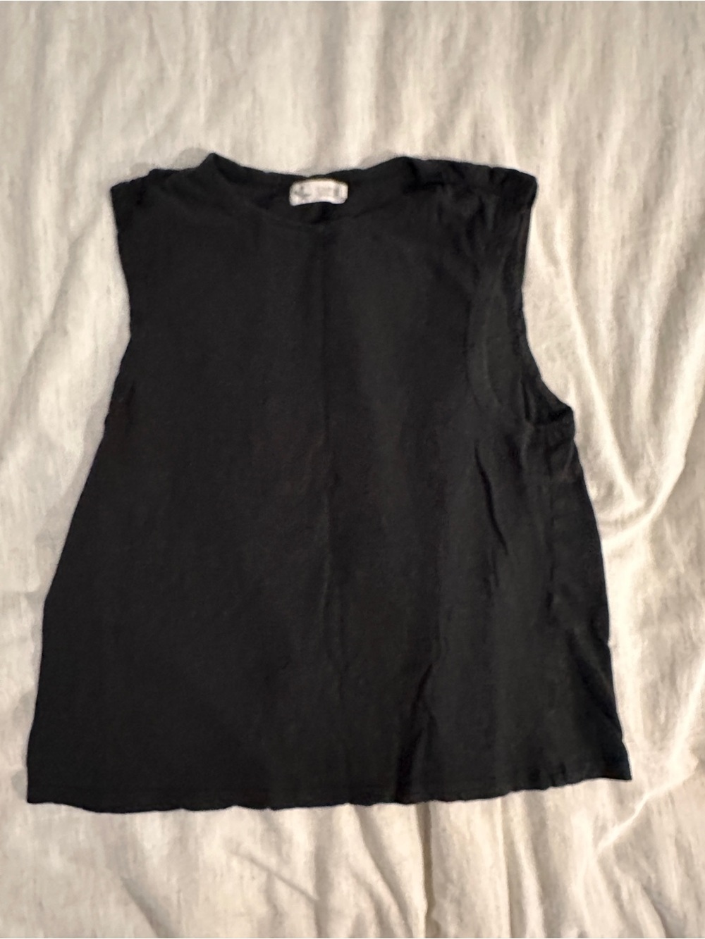 Carve Designs Black cropped sleeveless tee